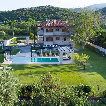 Elisabeth بلاتامونيس