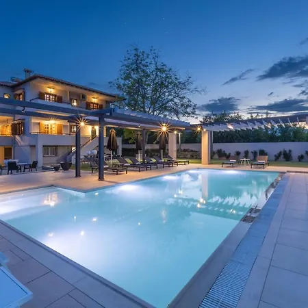 Elisabeth بلاتامونيس